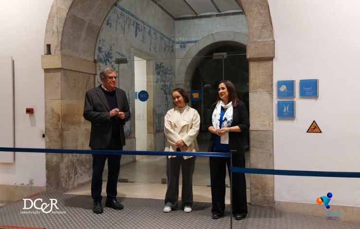 "Uma Viagem Cromática pelo Azulejo Português" desvenda a riqueza histórica e a paleta cromática do património azulejar nacional através de ciência, arte e interdisciplinaridade.